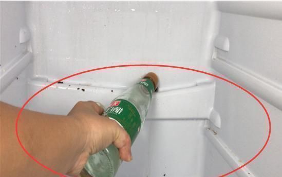 冰箱脏了别用清水擦,教你一招,冰箱马上干净又无异味,太实用了