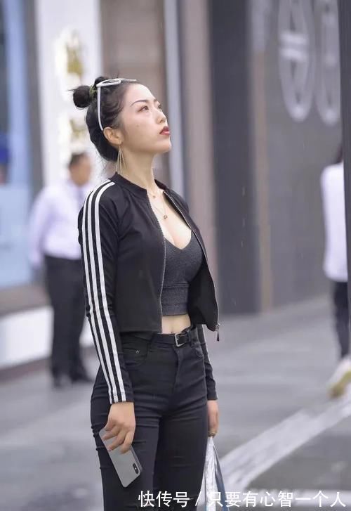 成熟|成熟和性感最适合的穿搭色就是黑色