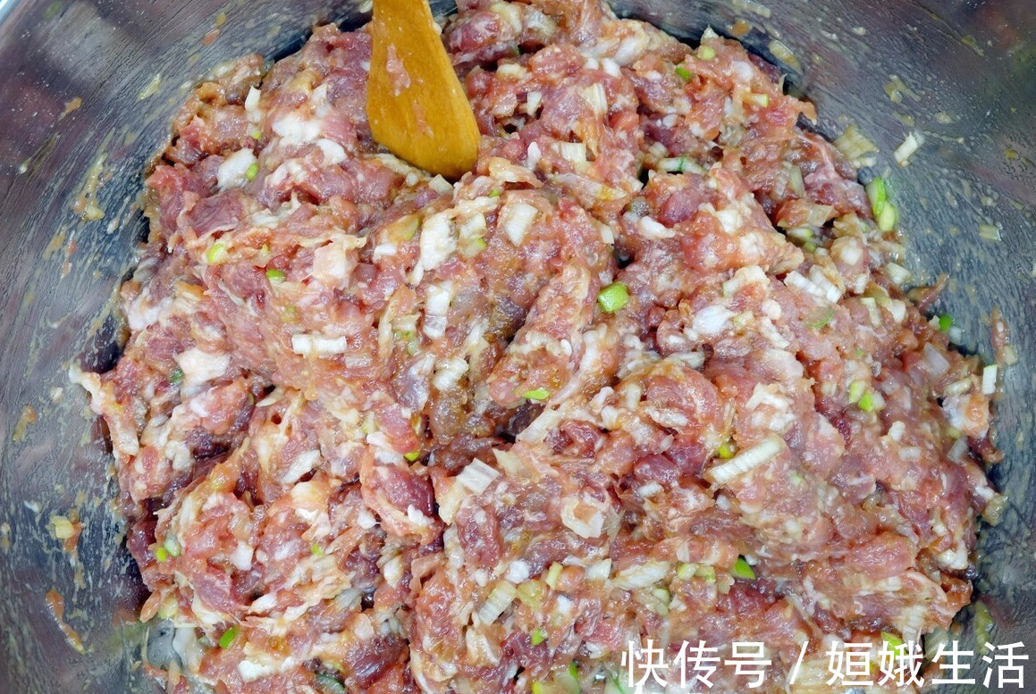 食盐|秋天多吃萝卜，教你好吃的萝卜馅饺子做法，鲜香美味又营养