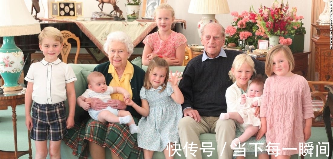 蝴蝶|夏洛特公主也是睫毛精!手捧蝴蝶纤长睫毛引人羡,T恤只售35元?