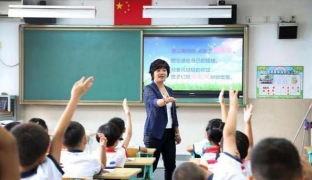 教师|孩子姓房,老师从没点过她名字,教师回应:上课哪敢点她名啊!