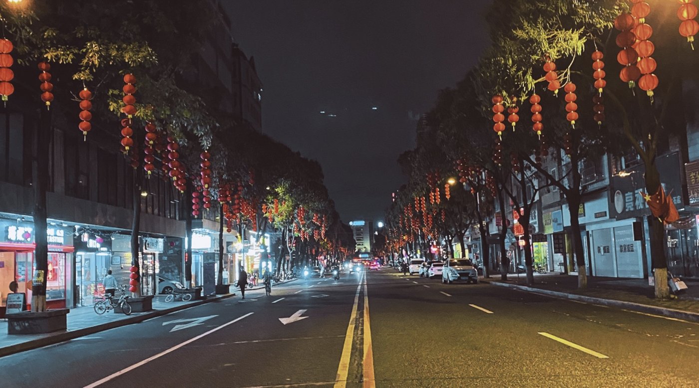 鞭炮|睡好觉、怕隔离、想赚钱、放鞭炮……广州城中村里的新年