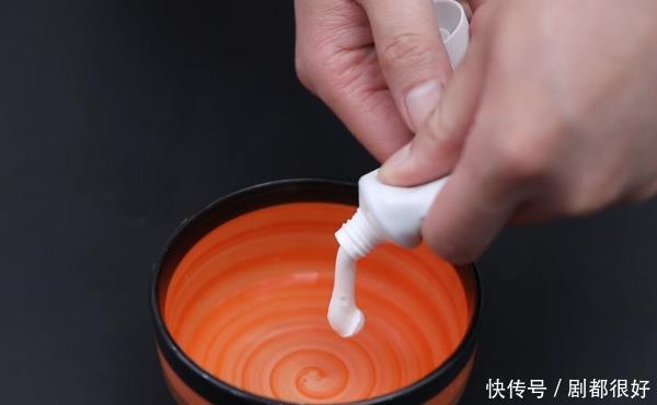 只需要用|白醋加牙膏一起使用,家里污垢轻松去除,省钱又好用,太棒了