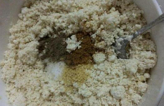 盆土里掺这2样东西，不用施肥，花都长满盆！