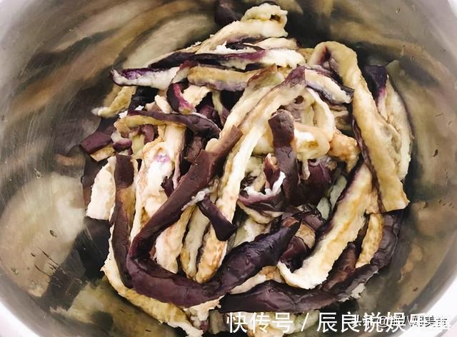 凉拌茄子|凉拌茄子这么做,不黑不油腻,入味好吃,教您详细做法,快来照做