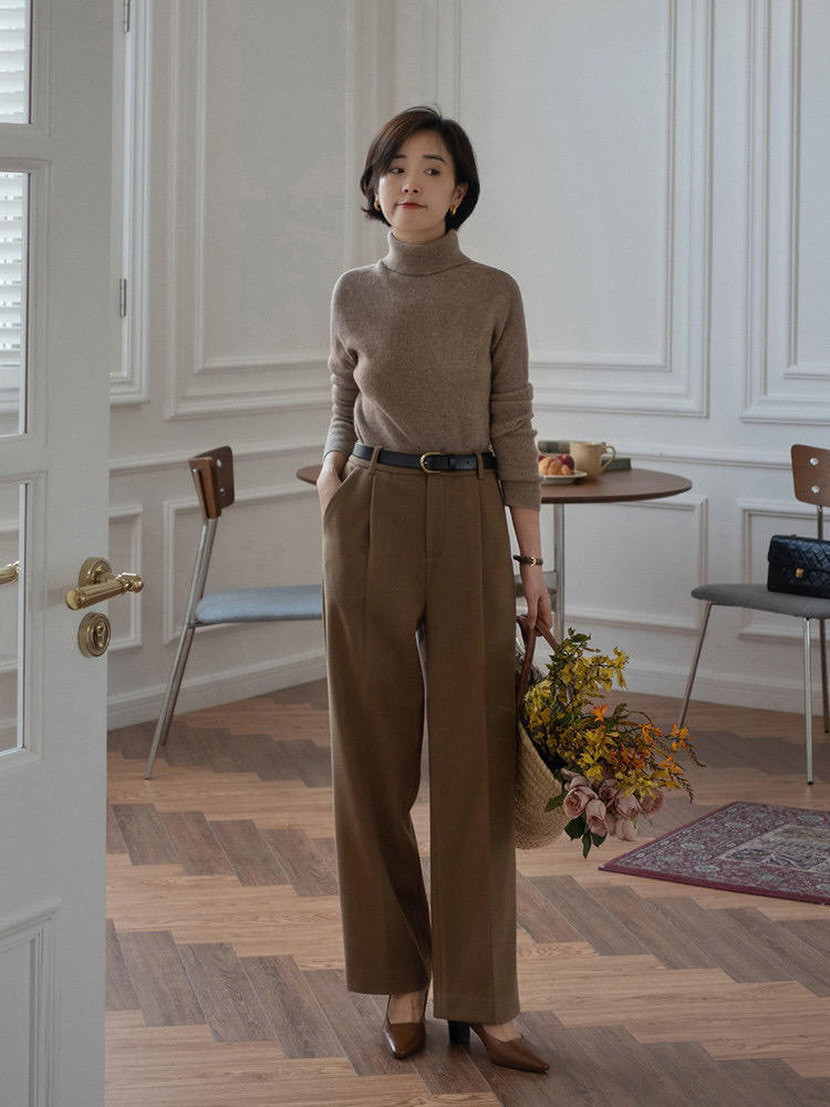 穿搭|这个冬天一定要拥有一件羊毛衫,搭配棕色西装裤,简直不要太美!