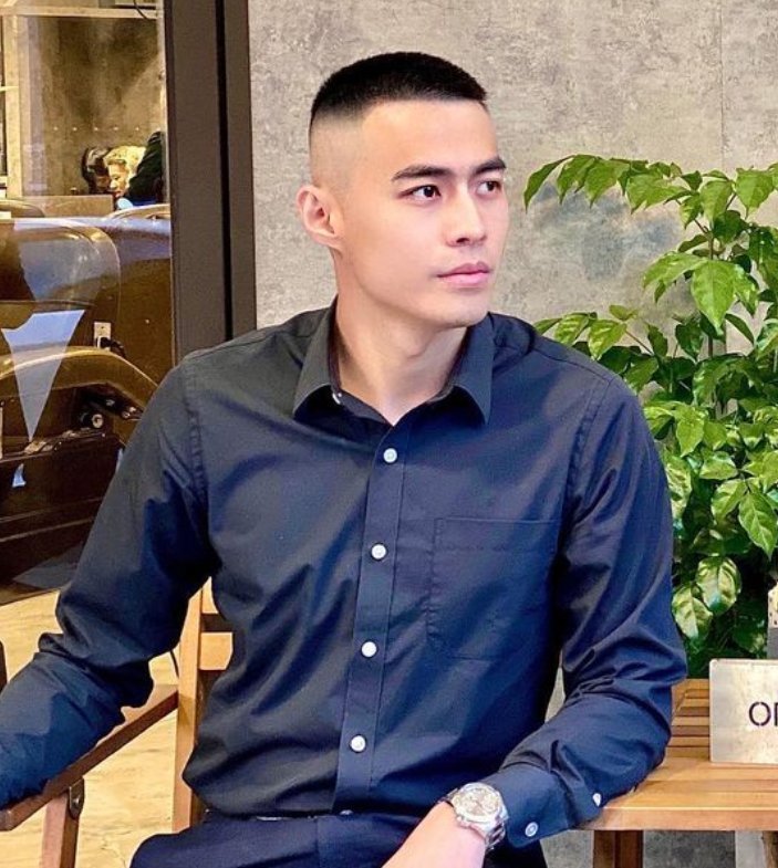 阳光|男生有这2种脸型特征,很适合剪“寸头”发型,阳光又帅气