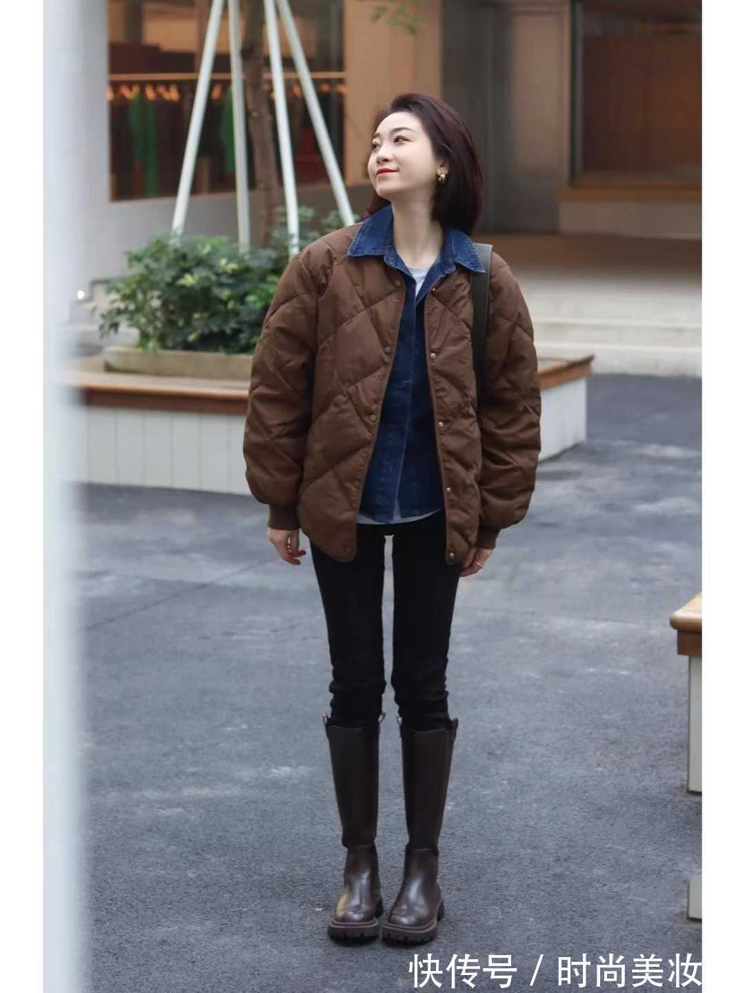 打底衫|“羽绒服”还是只会配打底衫吗?学她的叠穿搭配,洋气又保暖