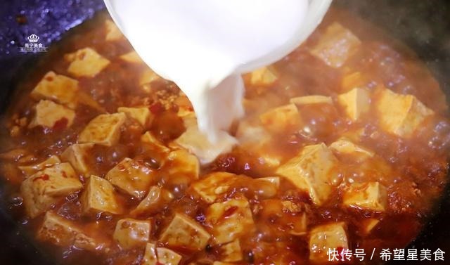  过瘾|豆腐最馋人的做法，我家一周要吃5次才过瘾，每次做一锅饭不够吃