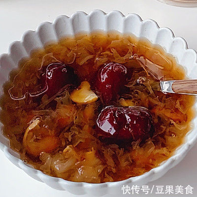 想要吃得健康,还是得吃栗香红糖银耳羹~秋冬来一碗