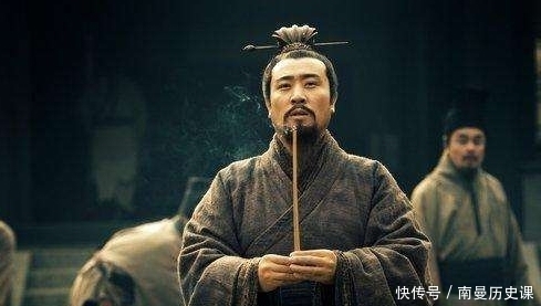 超越|诸葛亮一生都无法超越的一个人,被这个人逼得只能攻打曹军