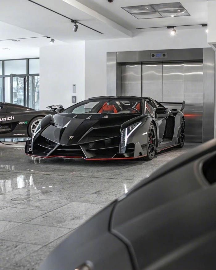 ro造型足够犀利运动，Lamborghini Veneno Roadster喜欢吗？