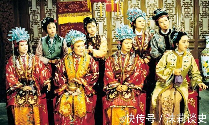 秦可卿#红楼梦里没有正面出场的两个大人物，无形中左右着贾府兴衰存亡