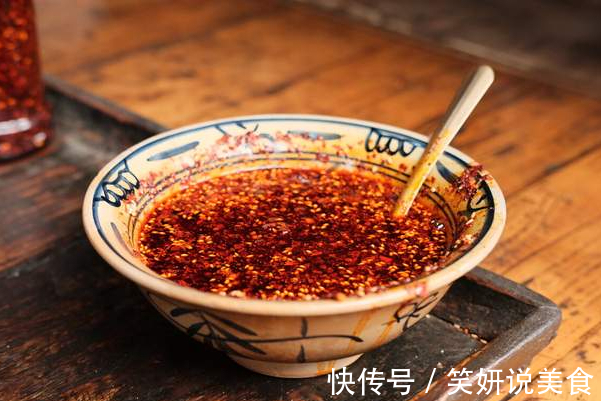 辣椒油要想好吃,最忌直接泼热油,少做了一步,难怪味道不够香