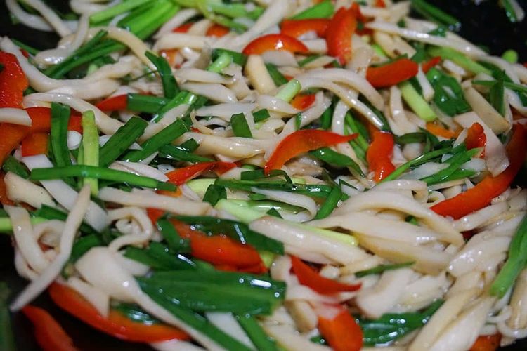 非常实惠的一道素炒三丝，能当主食或下酒菜，还能当盖饭的主菜