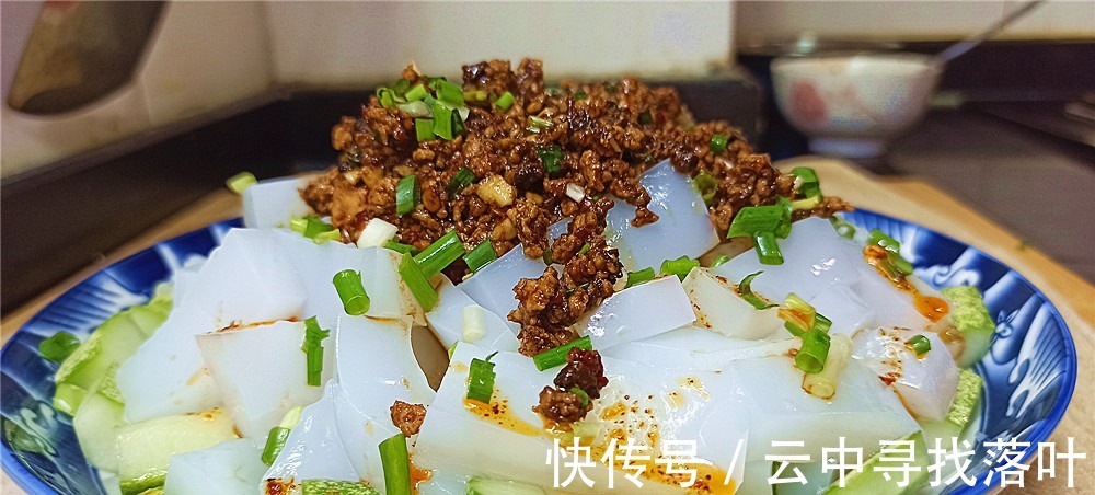 豆瓣酱|夏天没有胃口,教你制作“臊子凉粉”,成菜酸辣爽口,比吃肉过瘾!