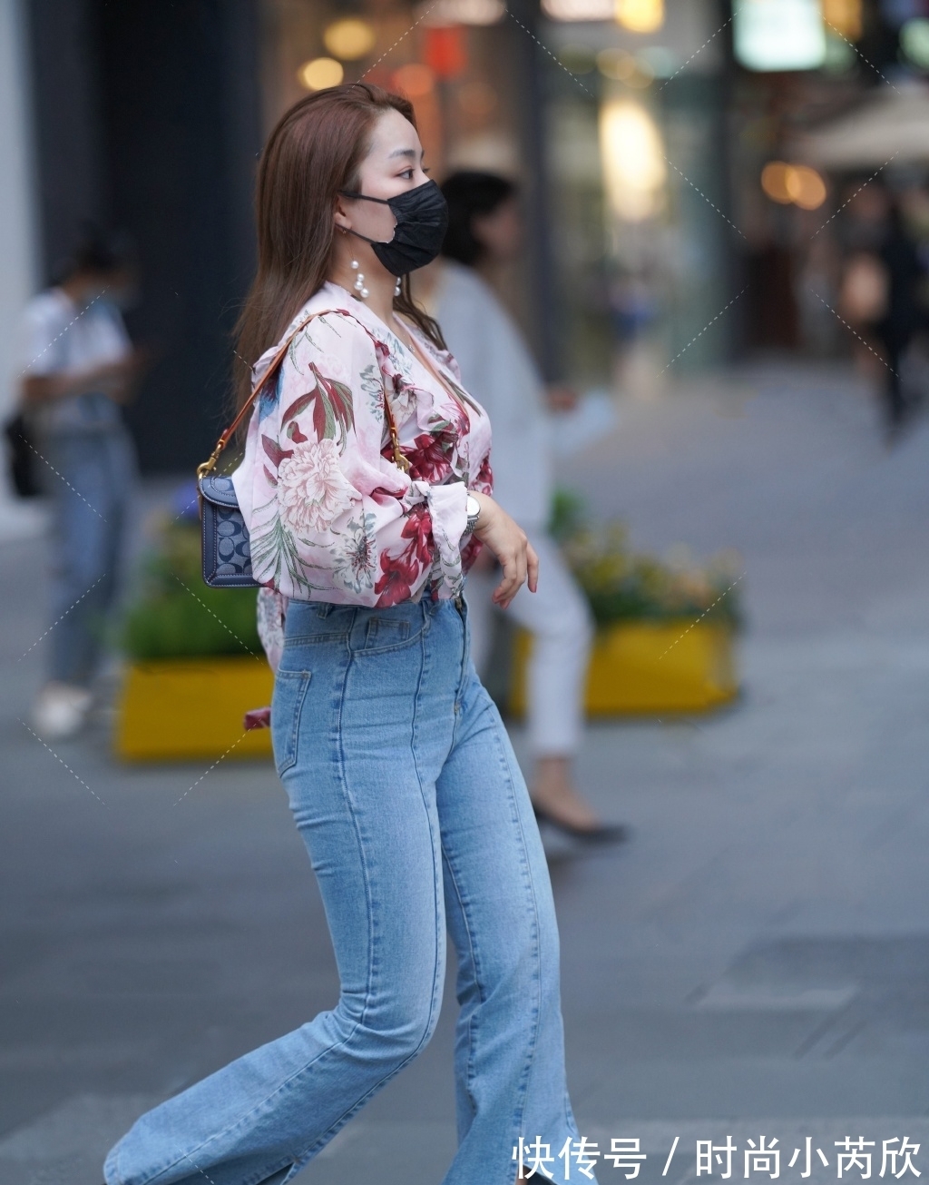 修身 微胖女生选择修身喇叭裤,休闲个性又气质,分分钟打造出靓丽造型