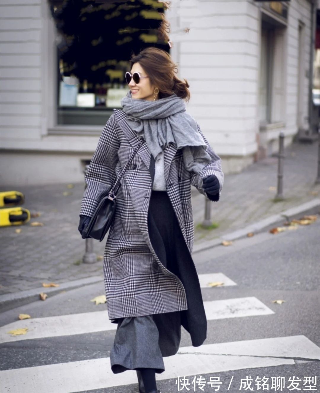 少女风|“少女风”穿搭不吃香了!今冬流行成熟风搭配,实用时尚又减龄