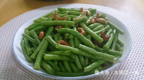 炒豆角|炒豆角时,先放油就错了!大厨教你这样做,豆角翠绿鲜香更入味