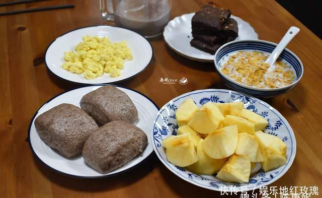 晒两口子的早餐，两种不同的口味，都好吃又营养，网友：家的味道