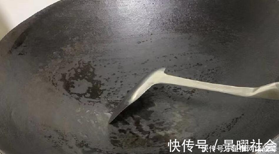 秘诀|煎鱼“不粘锅不破皮”的2个秘诀，少一个都不行，很多人不知道！
