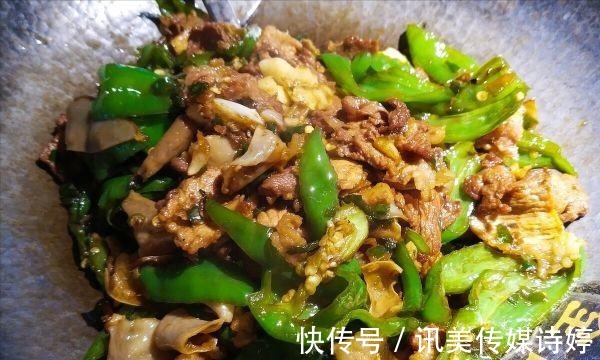 大厨|辣椒炒肉,先炒肉还是辣椒?大厨教你正确做法,夏天吃太下饭了。