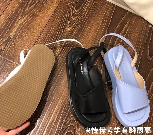 脚型 是时候穿凉鞋了!今年流行这几款,清凉显脚小!