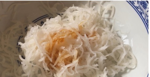 白萝卜|白萝卜这做法实在太香了,我家三天两头做,不炒不炖,比吃肉还香