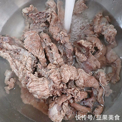 牛腩|软烂入味的萝卜炖牛腩，超级下饭