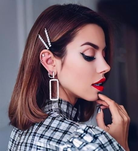 服饰|女人戴珠宝配饰少犯3个错误,不然会显得很突兀,再贵也没有美感