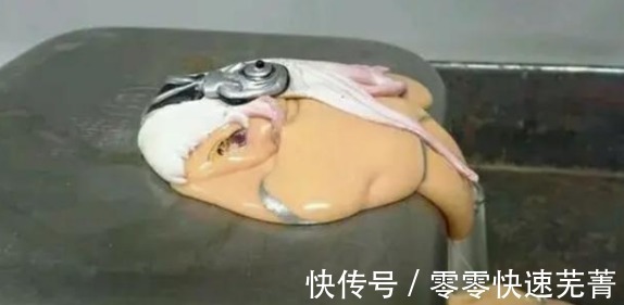 宅男|用手办压泡面桶阿宅因一时失误,只能看着心爱的手办慢慢融化