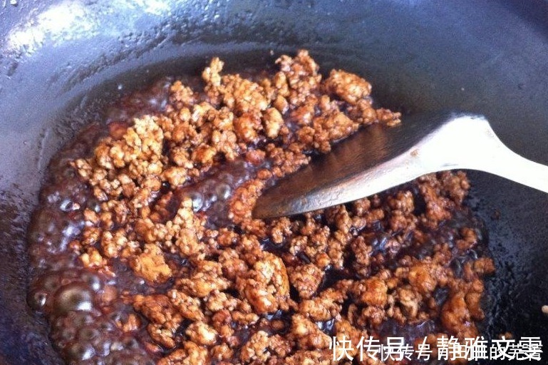 包饺子|普普通通的猪肉芹菜馅饺子,让我心中暖暖的,欢喜无限!