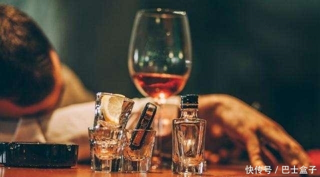 乙肝病毒携带者与病毒和平共处 建议:不喝酒!