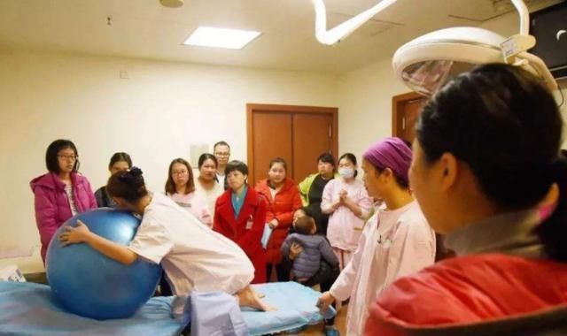 产妇|生孩子时,孕妇经历过的4件“尴尬事”,过来人都心有余悸