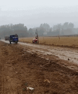 |搞笑GIF:太坑爹了,就这技术还出来赛车...