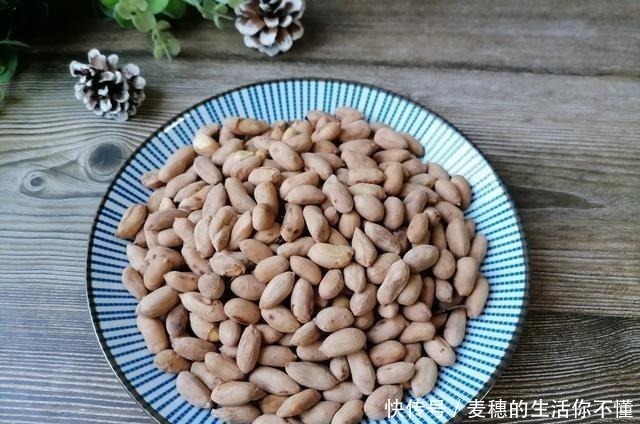 五香花生米|花生米别再油炸了，试试五香花生米，香酥可口不油腻，可当小零食！