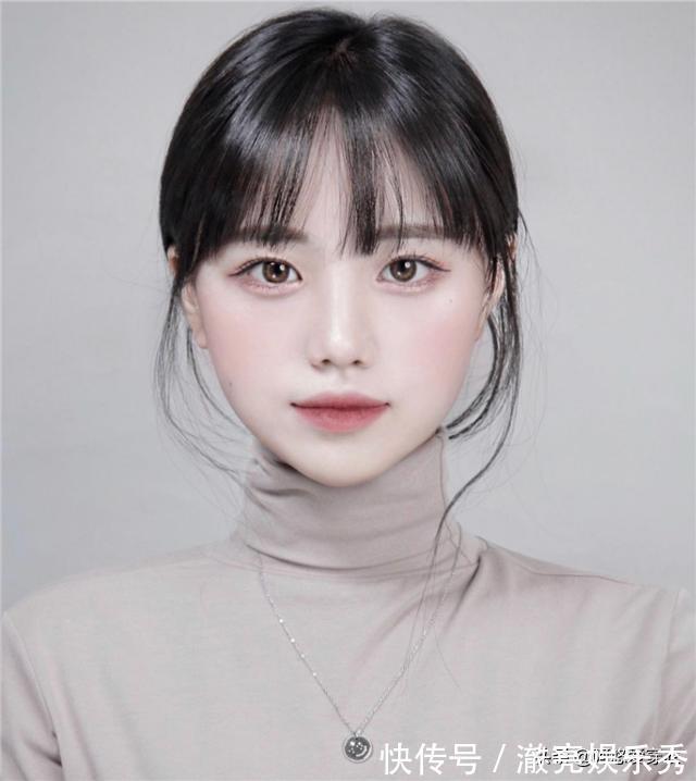 法式|女人一旦过了40,过年少烫“大妈卷”!试试这3款发型,特减龄