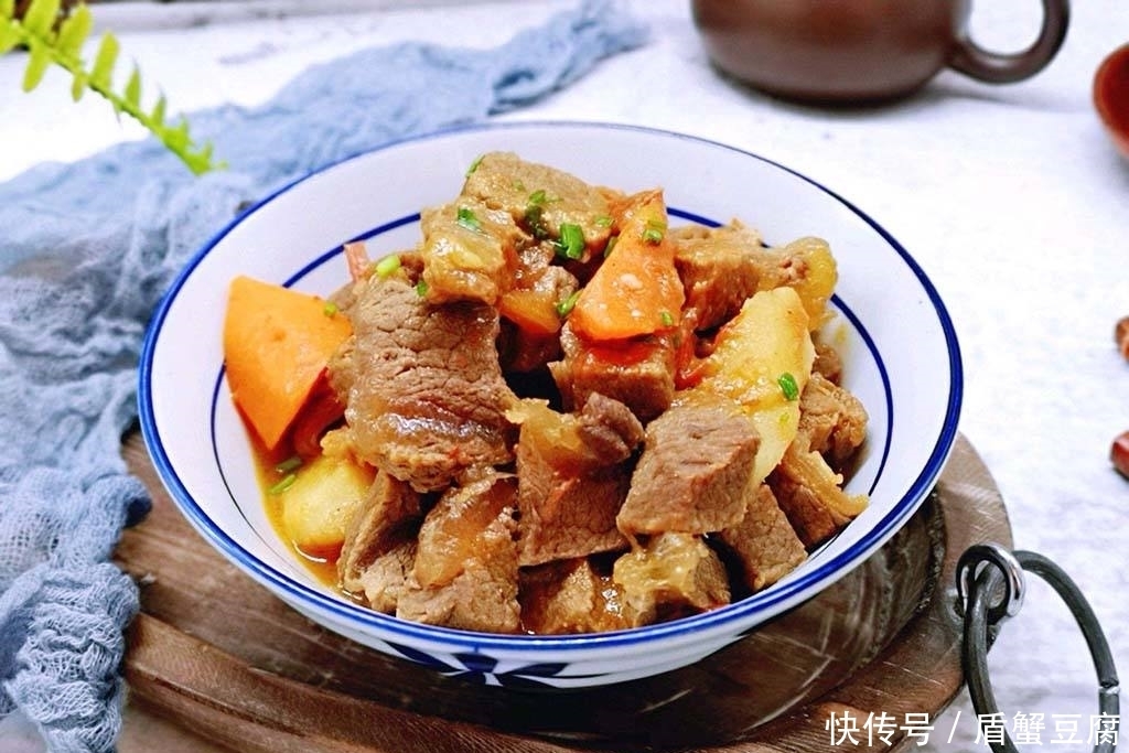 软烂|炖牛肉放什么调料?牢记这3样,牛肉软烂、多汁又入味