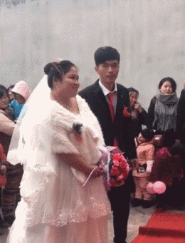 |搞笑GIF:设计师你出来 我保证不打你脸