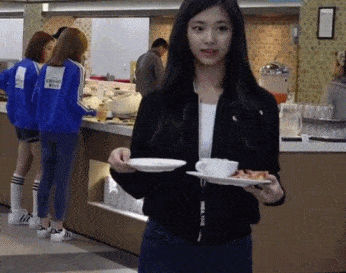 |搞笑GIF段子:你们还破费给我买礼物,来而无往非礼也