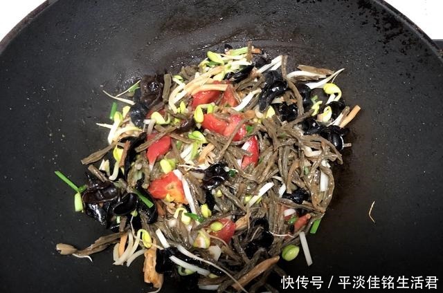 老一辈|它是灾荒年的“救命饭”,是老一辈的最爱,现在成了街头的网红面