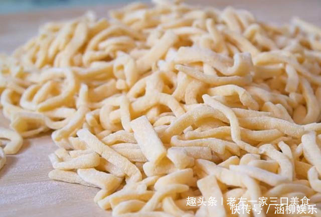 沙琪玛在家这样做,香而不腻、脆而不粘,孩子大人抢着吃