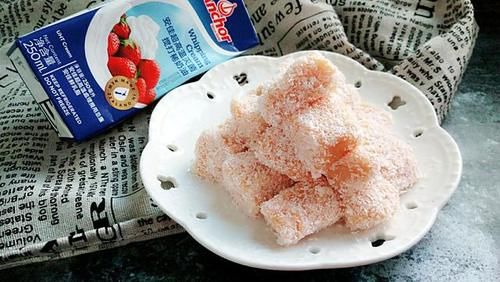 美食精选：南瓜换一种新吃法，做成甜甜的零食，一口一个真过瘾