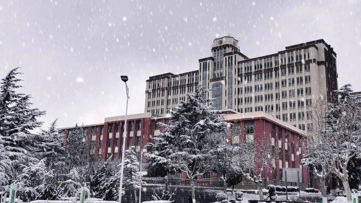 鲁东大学这场雪！太！大！了