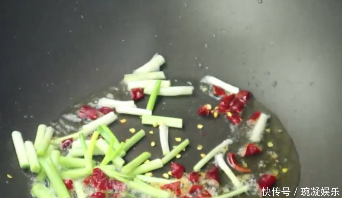 半颗白菜1把粉丝,简单一做,鲜香美味,白菜清脆,超级下饭