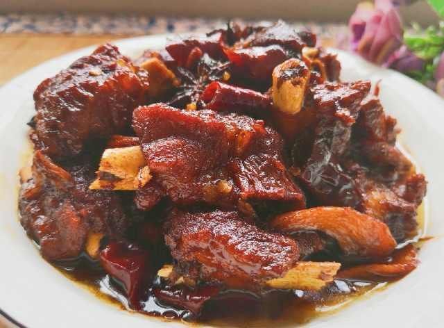 猪肉|炖排骨时加入“一样东西”,排骨20分钟就醇香软烂,材料每家都有