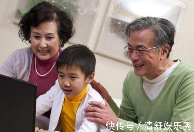 宝爸|''最美外婆''产房外走红,风头盖过宝宝,外婆:都别看我,看我外孙