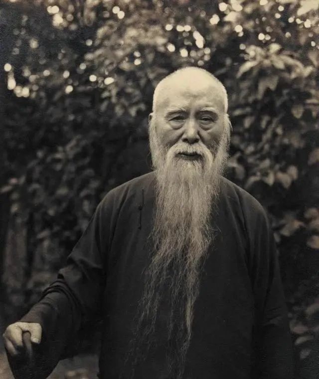 书法家|于右任的草书看起来“丑丑的”,却成为了一种“标准草书”,佩服