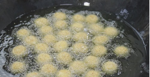 泡打粉|2个鸡蛋,一碗面,不发面不醒面,快速做开口笑,个个酥的直掉渣