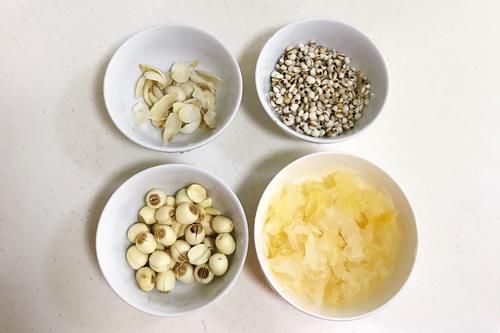  冬天，家人记得多喝这汤，简单煮一煮，湿气没了，脸色更红润